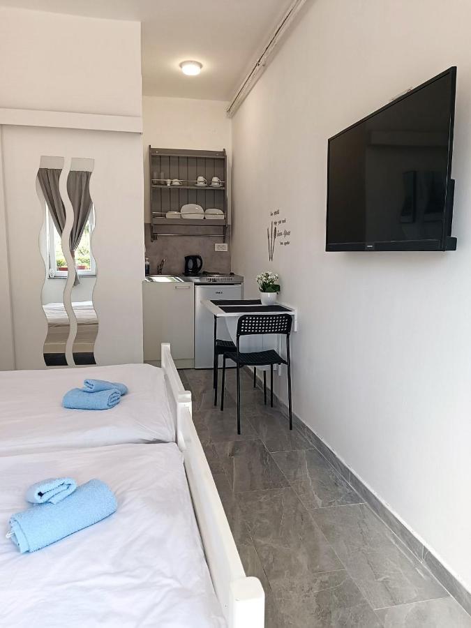 Studio Apartman Brletic Tounj Экстерьер фото